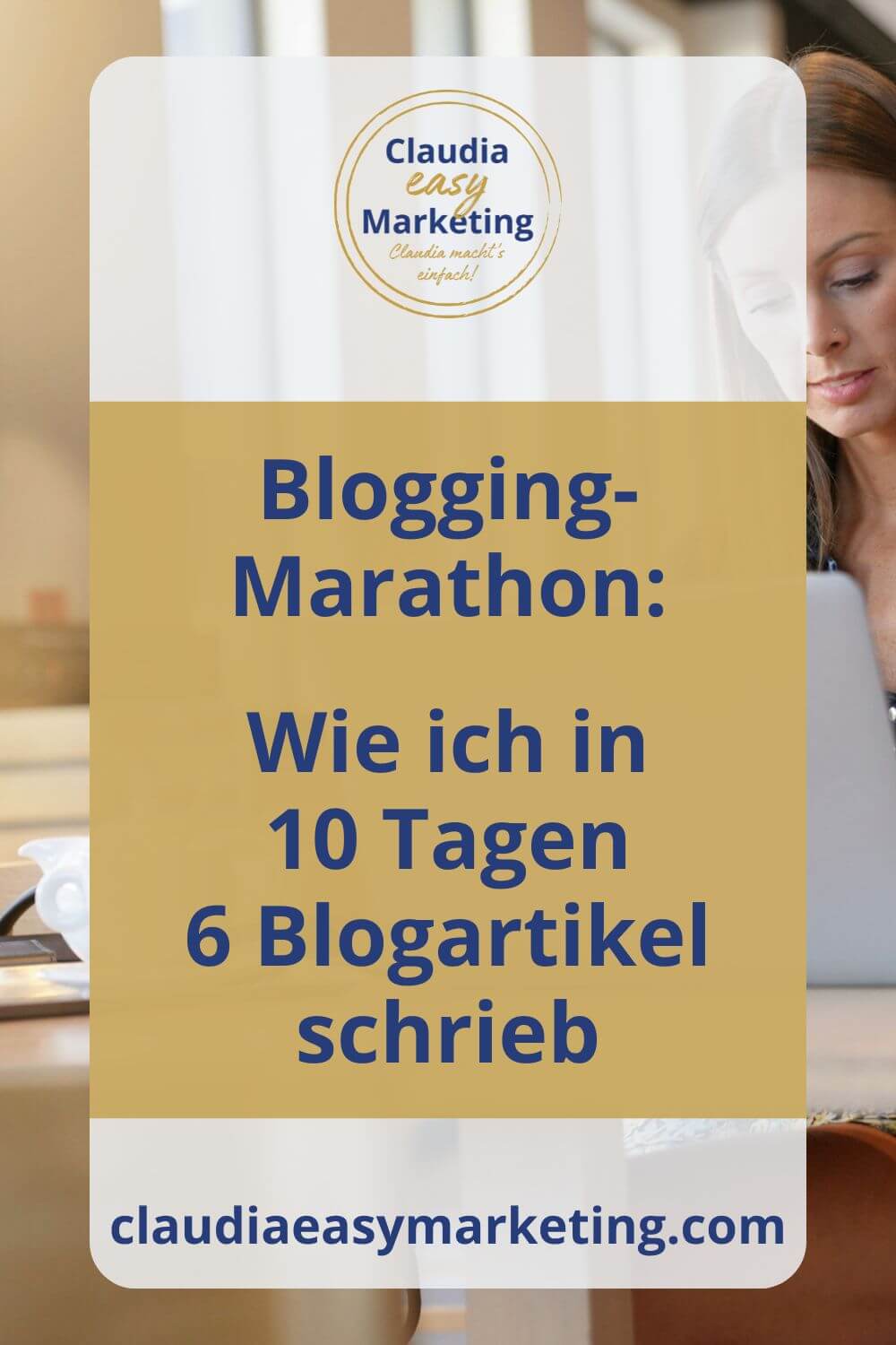 Blogging-Marathon Pin Frau am Laptop